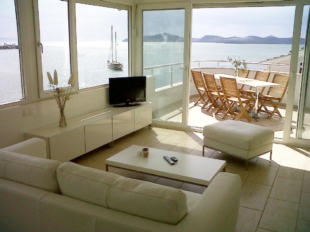 Marina View Residence Gulluk Buitenkant foto